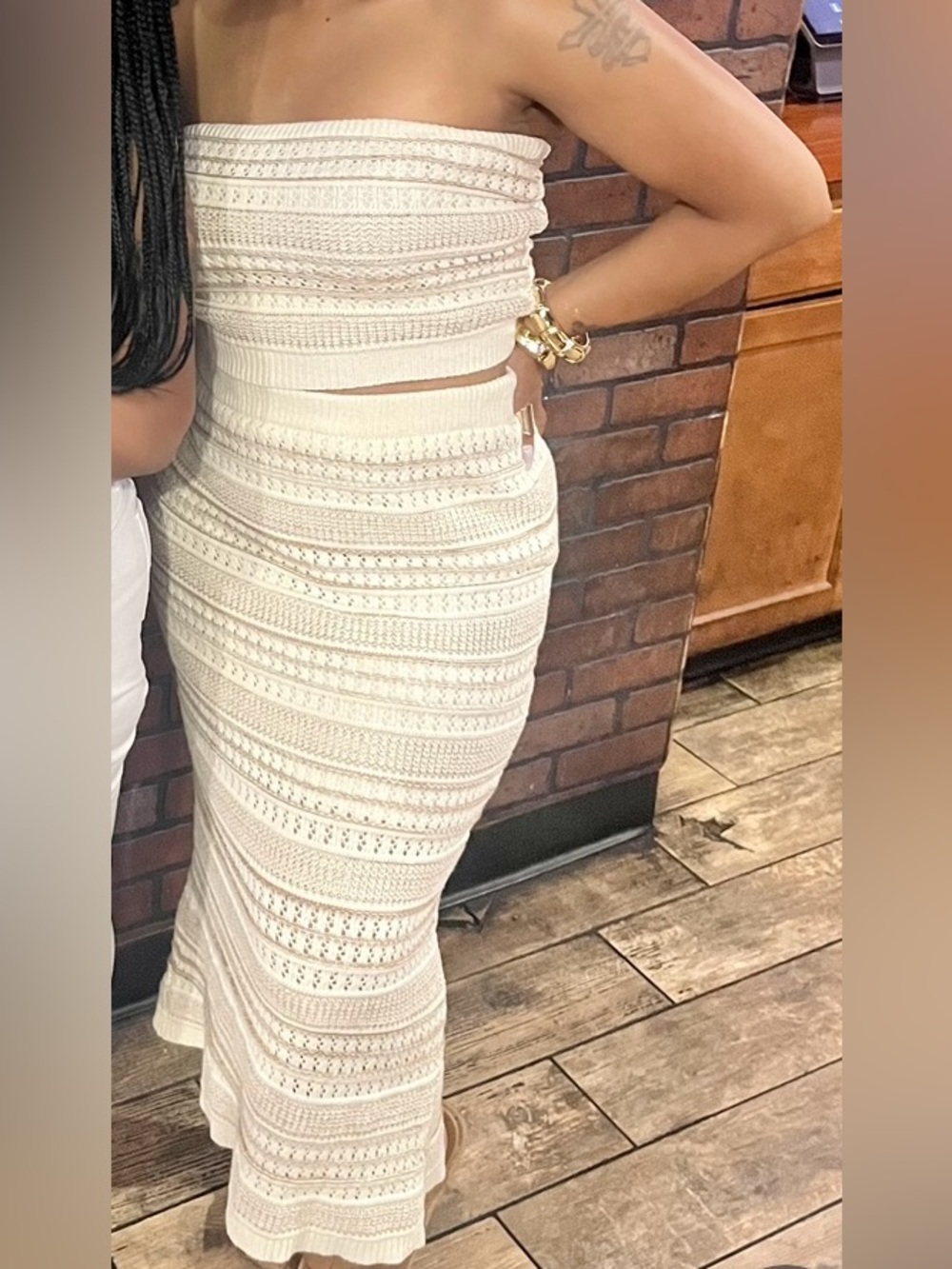 Women’s 2 piece sweater skirt set (like new)